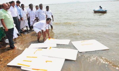 മണ്ടന്മാർ‍ക്ക് കുട പിടിക്കരുത്...