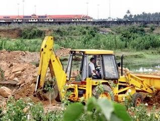 തേ­ജസ്വി­നി­പ്പു­ഴ തി­രി­ഞ്ഞൊ­ഴു­കുന്പോൾ