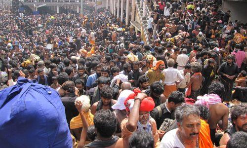 ശബരിമല സന്നിധാനത്തെ കൈവരി തകർന്നു