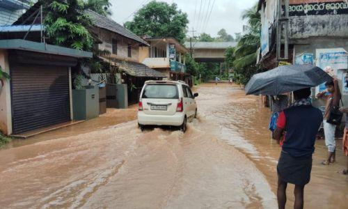 സംസ്ഥാനത്ത് അതിശക്തമായ മഴ തുടരുന്നു