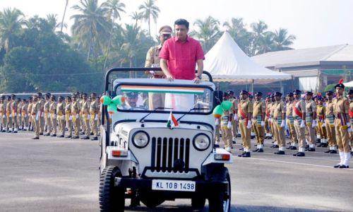 അഭിവാദ്യം സ്വീകരിക്കാനായി സഞ്ചരിക്കുന്ന വാഹനത്തിന്റെ ആർ‍സി ബുക്ക് പരിശോധിക്കേണ്ട ഉത്തരവാദിത്വം മന്ത്രിക്കില്ലെന്ന് മന്ത്രി പി എ മുഹമ്മദ് റിയാസ്