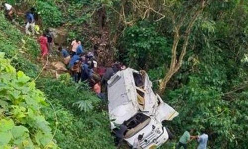 ഇടുക്കിയിൽ വിനോദസഞ്ചാരികൾ സഞ്ചരിച്ച ട്രാവലർ മറിഞ്ഞ് മൂന്ന് മരണം 